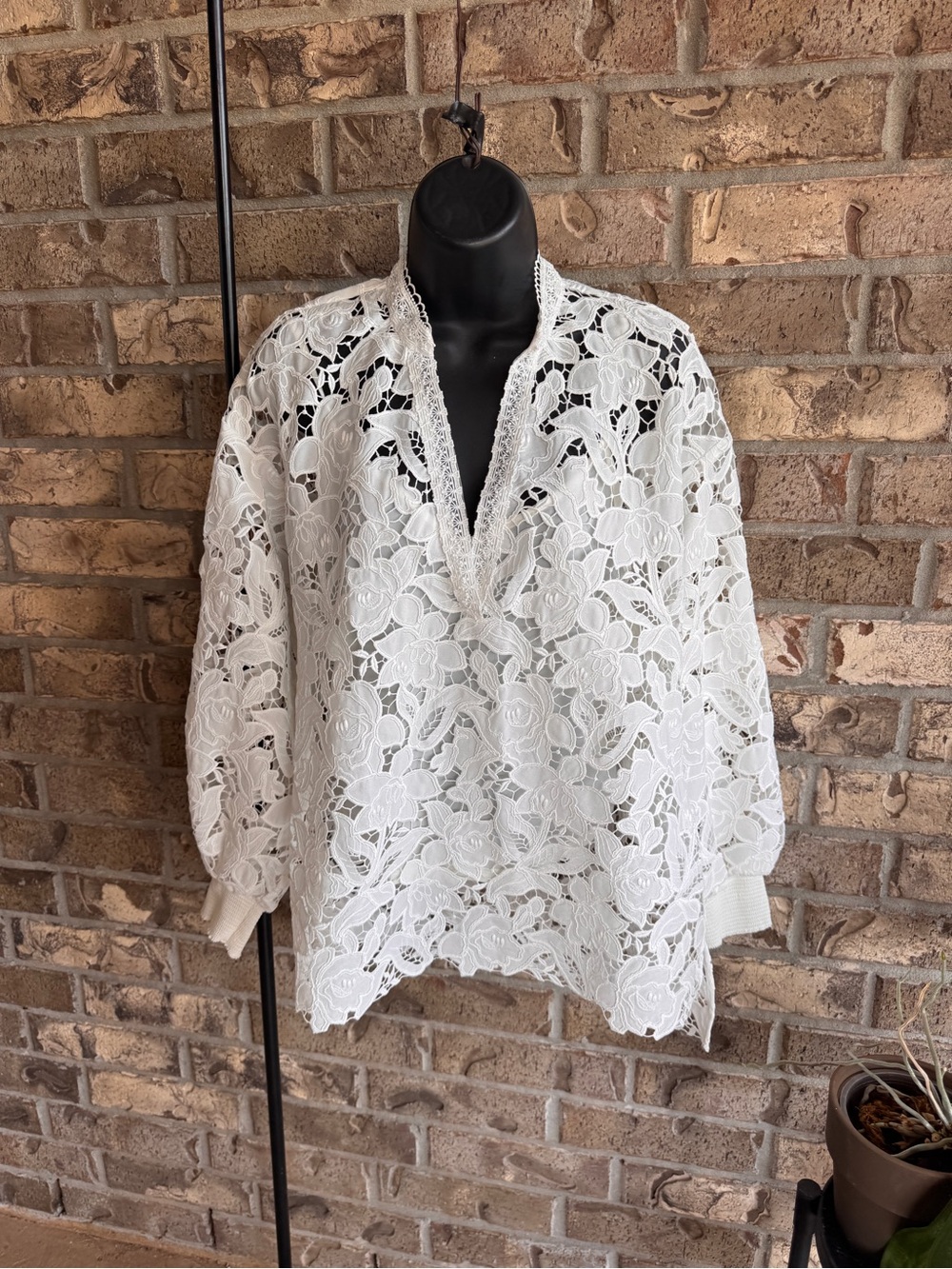 Alice + Olivia White Floral Guipure Lace Blouse + Camisole SP - Picture 5 of 16